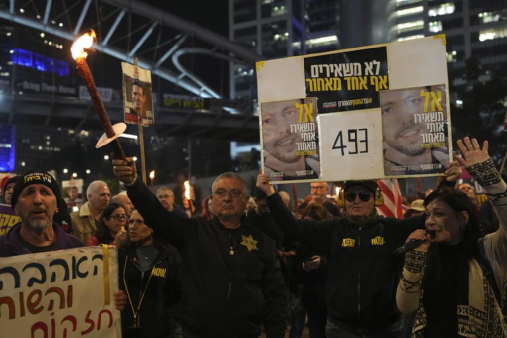 Rehenes en jaque: Hamás suspende las liberaciones