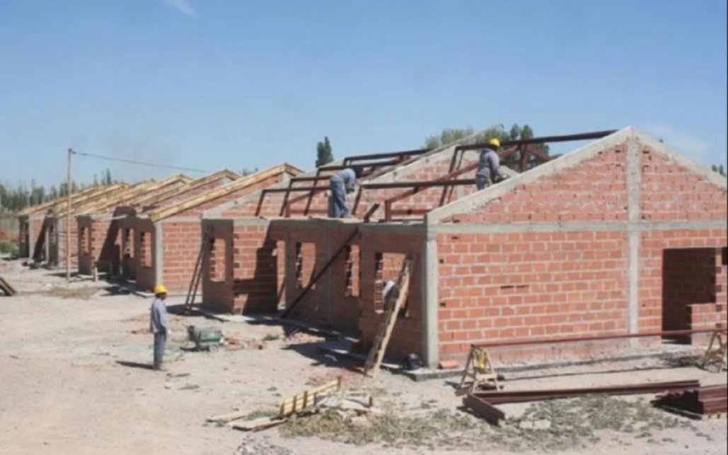 Con otro decreto, Milei disolvió la Secretaría de Vivienda de la Nación