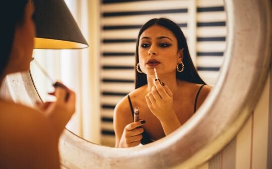 ANMAT prohíbe el uso y comercialización de cosméticos: ¿cuáles son?
