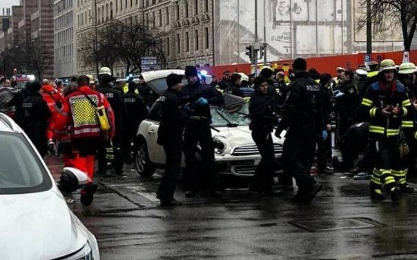 Conmoción en Múnich: un auto atropelló e hirió a 28 personas, y hablan de "atentado"