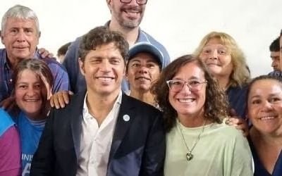 Axel Kicillof visitó las localidades de Suipacha y Navarro