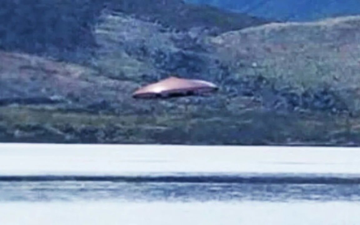 ¿Un OVNI sobre el Canal Beagle? La misteriosa aparición que fue captada por turistas en catamarán