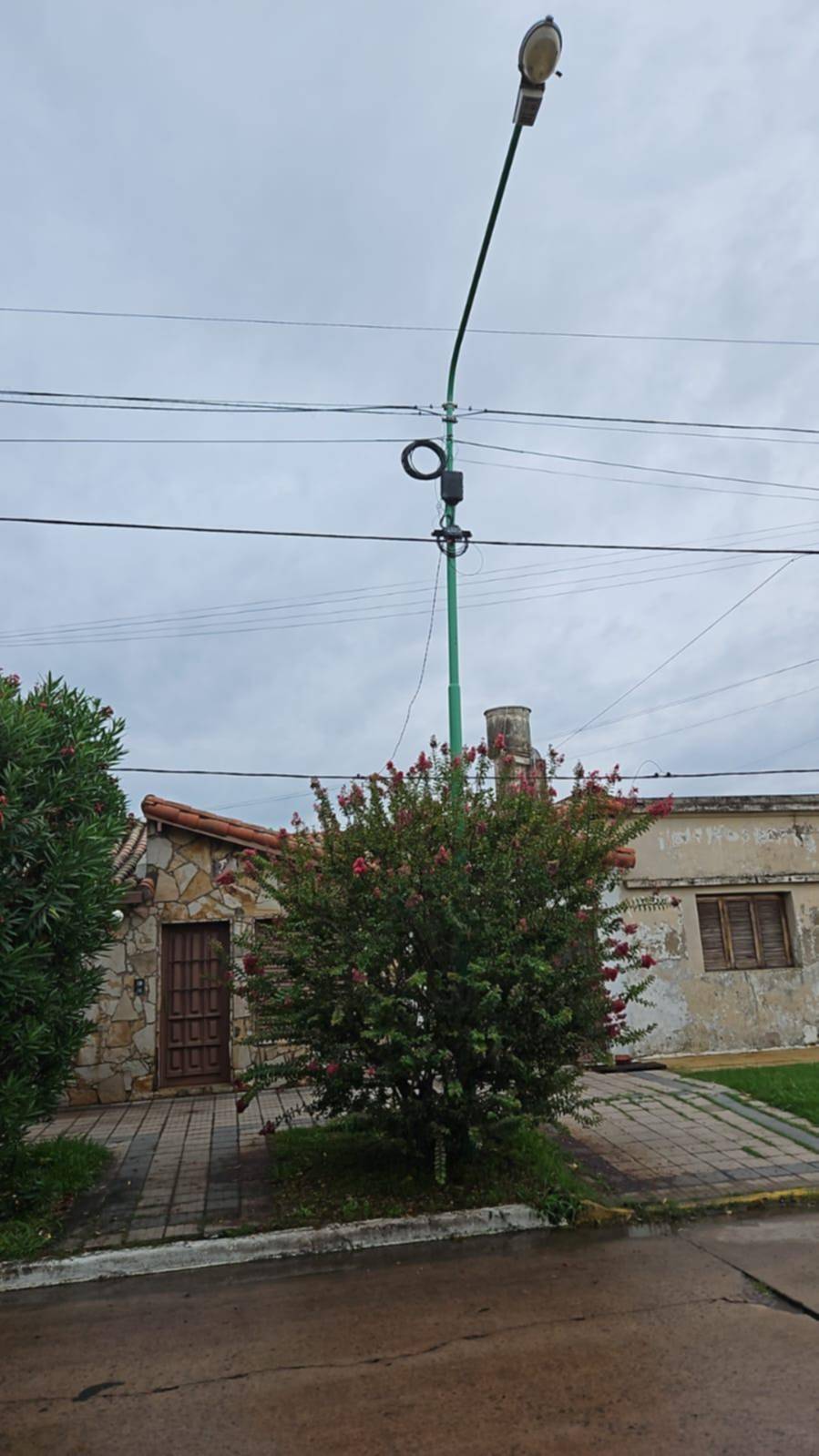 Piden por la falta de iluminación en la cuadra de 35 entre 122 y 123