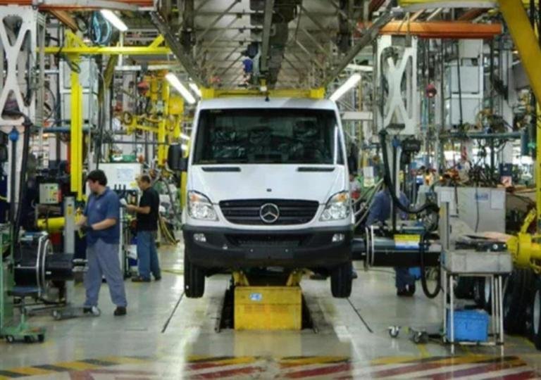 Mercedes-Benz le vendió su planta de La Matanza a un empresario argentino