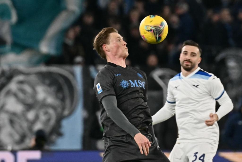 Napoli no pudo con Lazio, pero sigue puntero