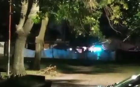 Acusan a un vecino por tomar una plaza de La Plata