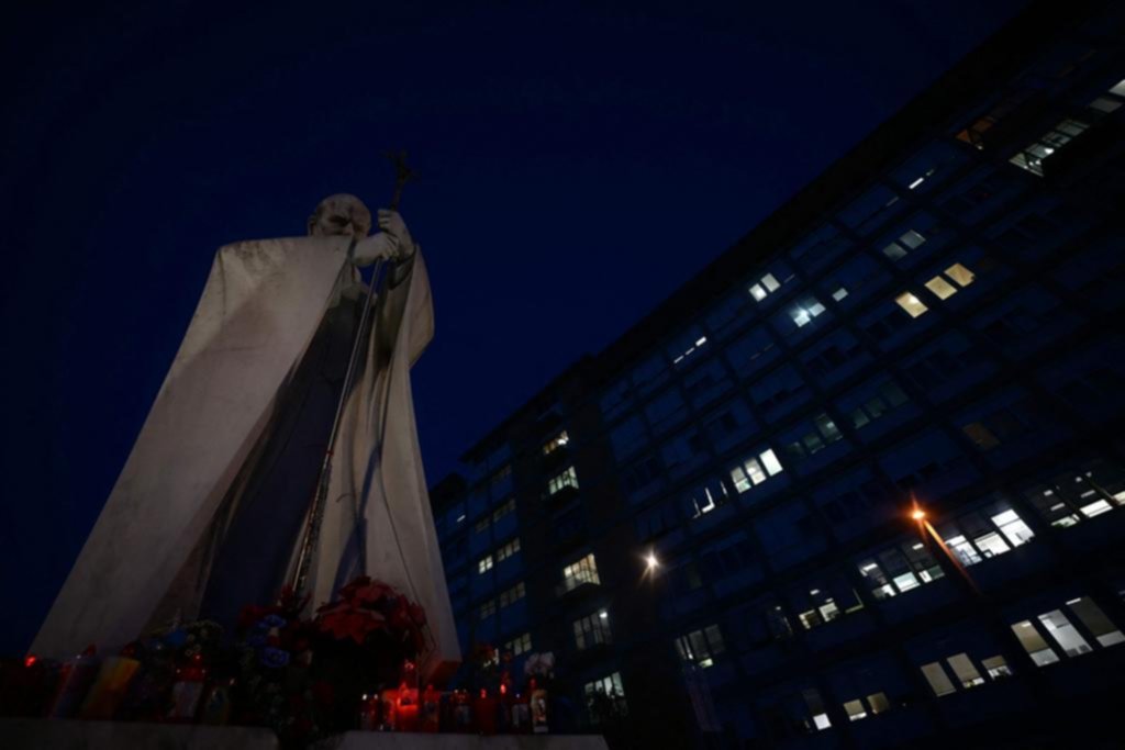 El Papa, en el hospital: “Todavía necesito tratar mi bronquitis”