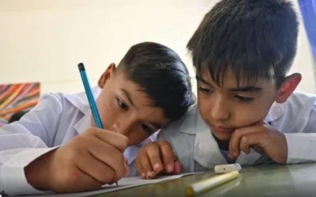 Una familia bonaerense tipo necesita $287.000 para empezar las clases