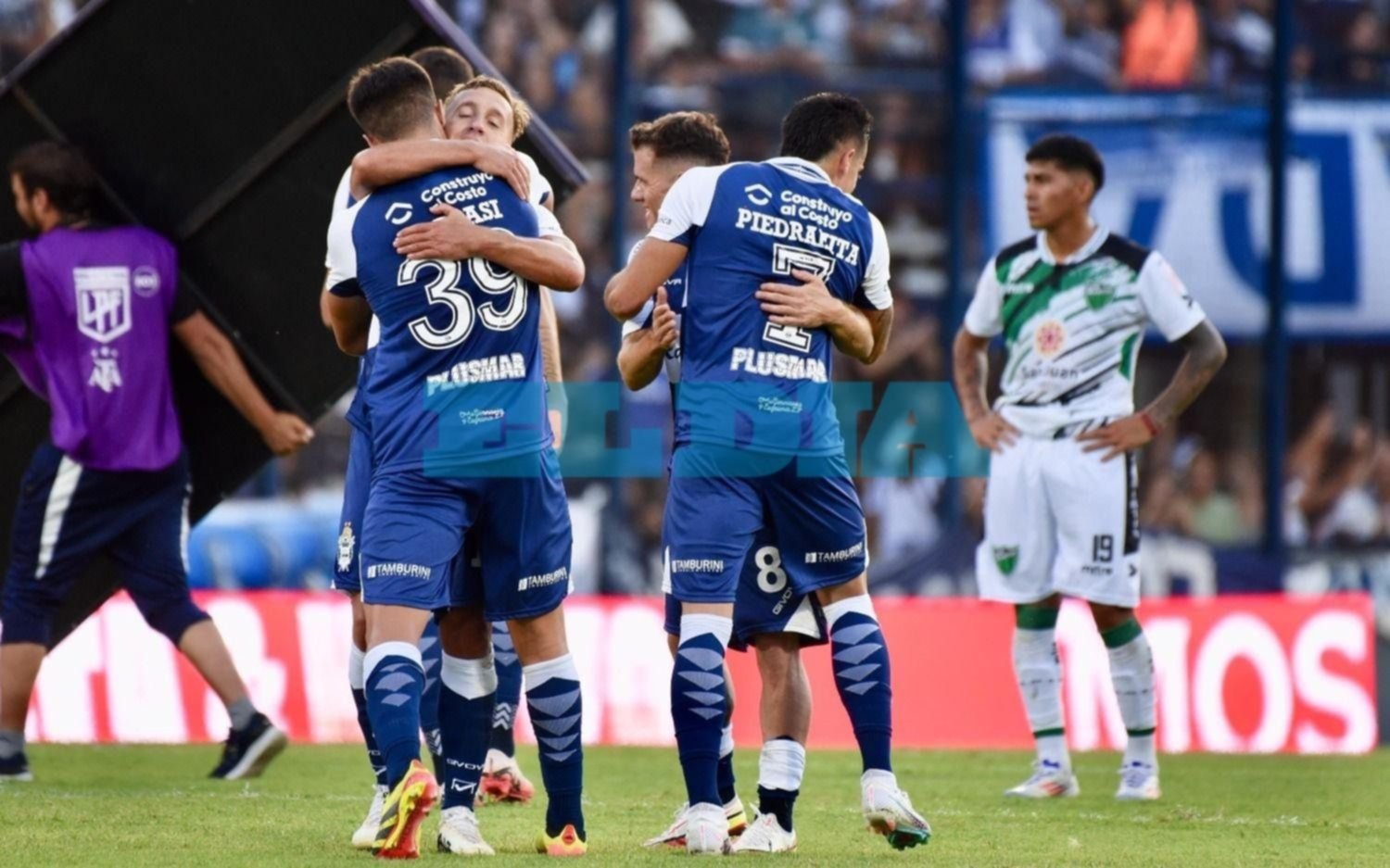 A puro aguante con diez hombres, Gimnasia logró lo que quería y venció 1 a 0 a San Martín de San Juan