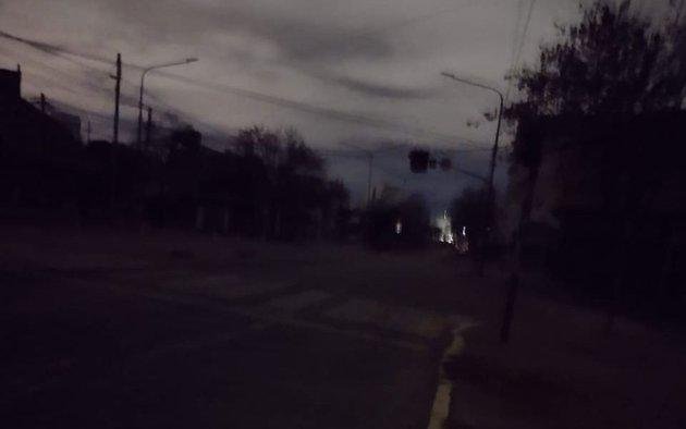“El viento se lleva la luz”, el reclamo de vecinos en el Barrio Aeropuerto