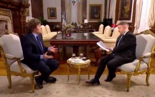 Adorni responsabilizó a Santiago Caputo por interrumpir la entrevista a Milei: "Innecesario"