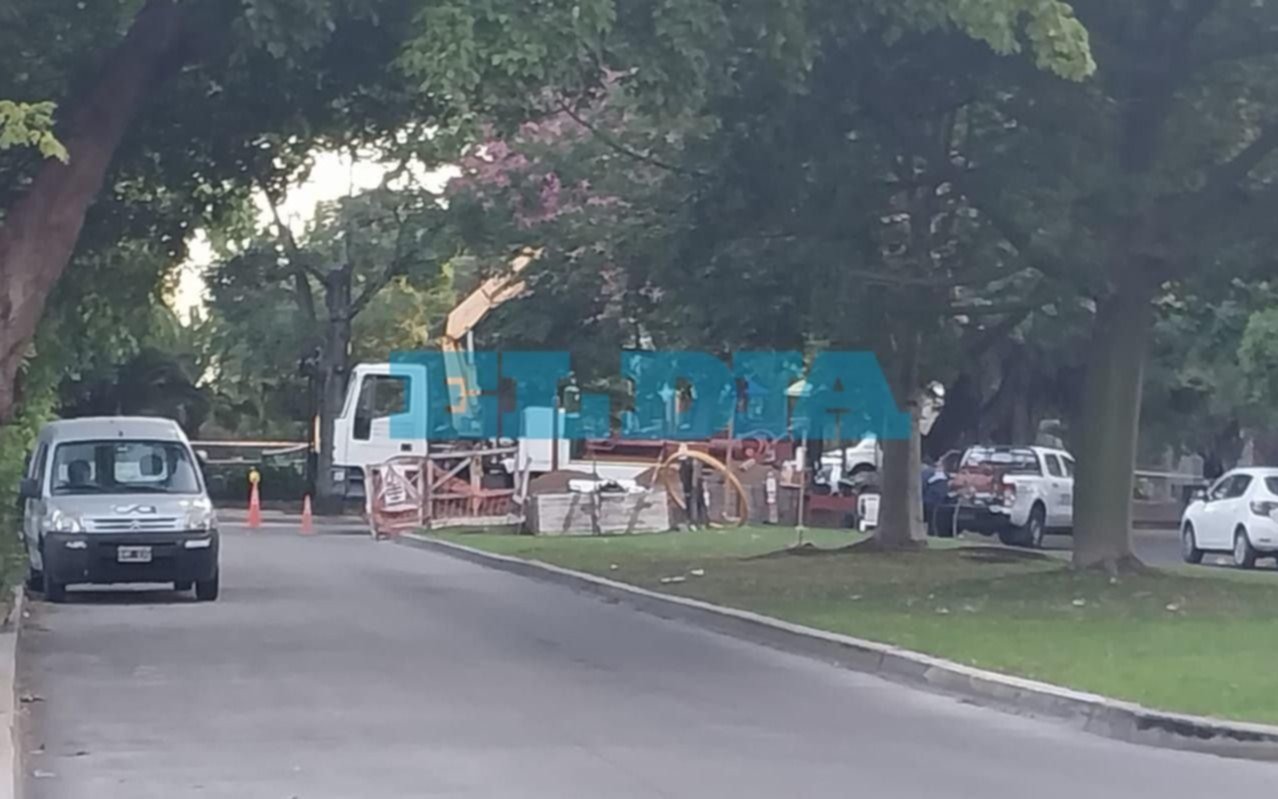 Después de casi 19 horas, el tren Roca llega a La Plata mientras siguen trabajando en la pérdida de gas en 1 y 38