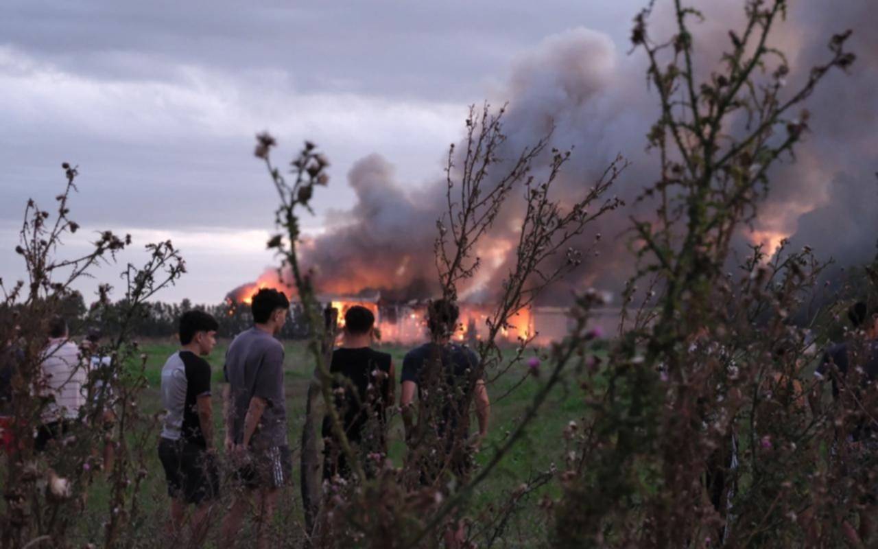 "Amoníaco en el aire": los detalles del informe ambiental por el incendio del Frigorífico de Gorina