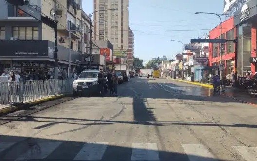 Quilmes: Continúan las negociaciones tras protesta de vendedores ambulantes
