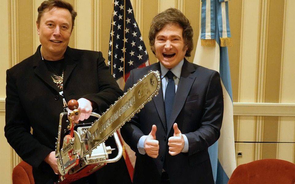 ¡Una motosierra! El regalo de Javier Milei a Elon Musk