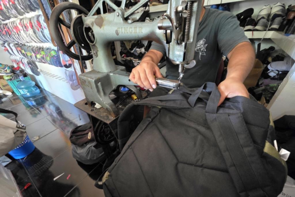 Mochilas y calzado escolar: reparaciones para achicar el presupuesto