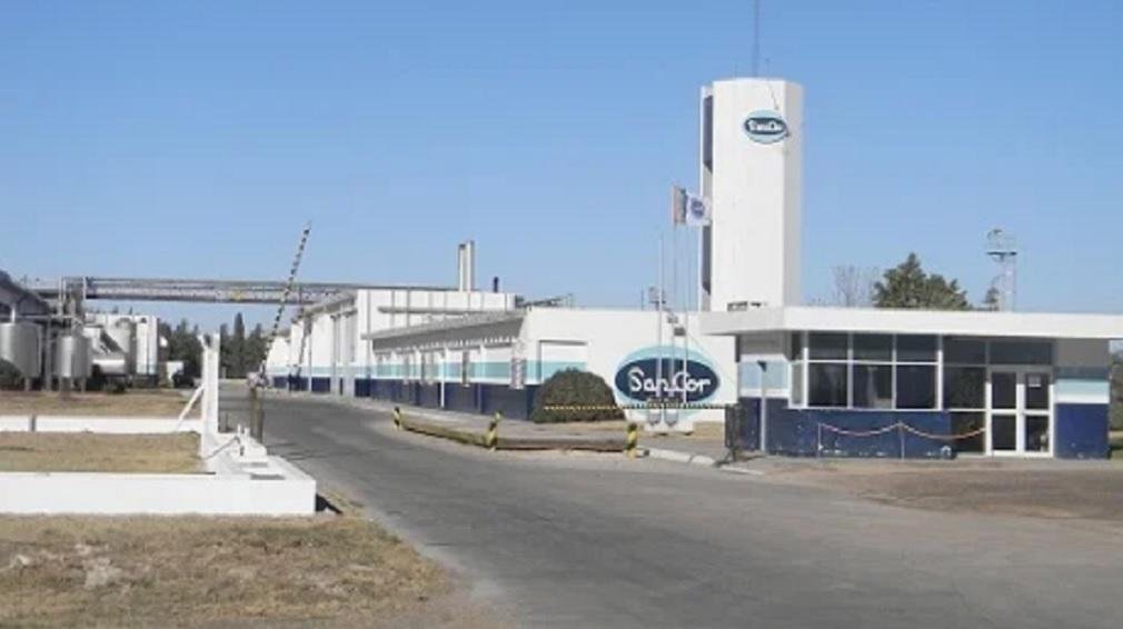 A SanCor le quieren rematar hasta los quesos