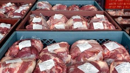 La carne impulsó hacia arriba a los alimentos
