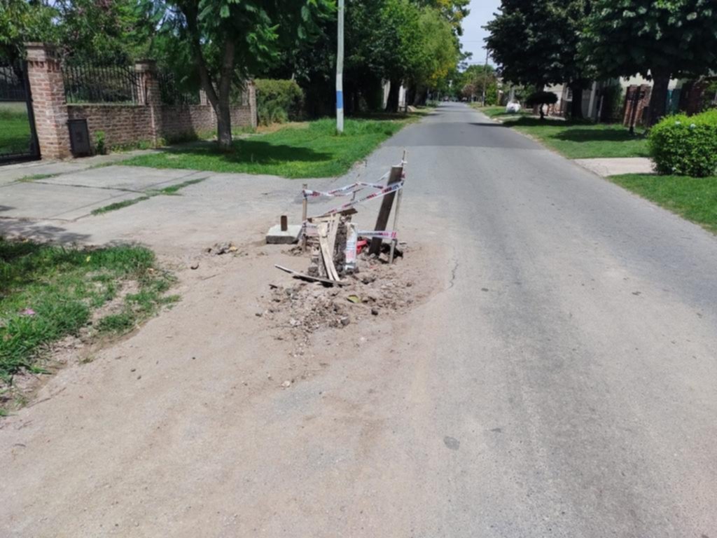 Reclamo en Villa Elisa por un “cráter” que ya ocasionó varios accidentes