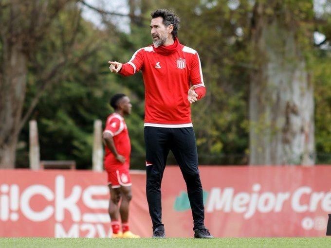 Domínguez empieza a definir el once