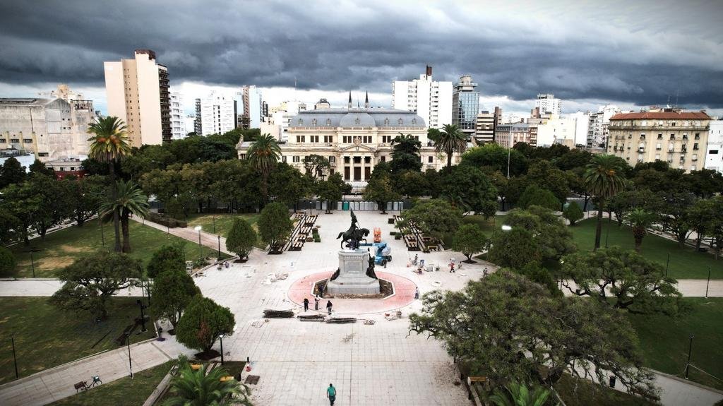 Ultiman detalles para inaugurar la nueva Plaza San Martín