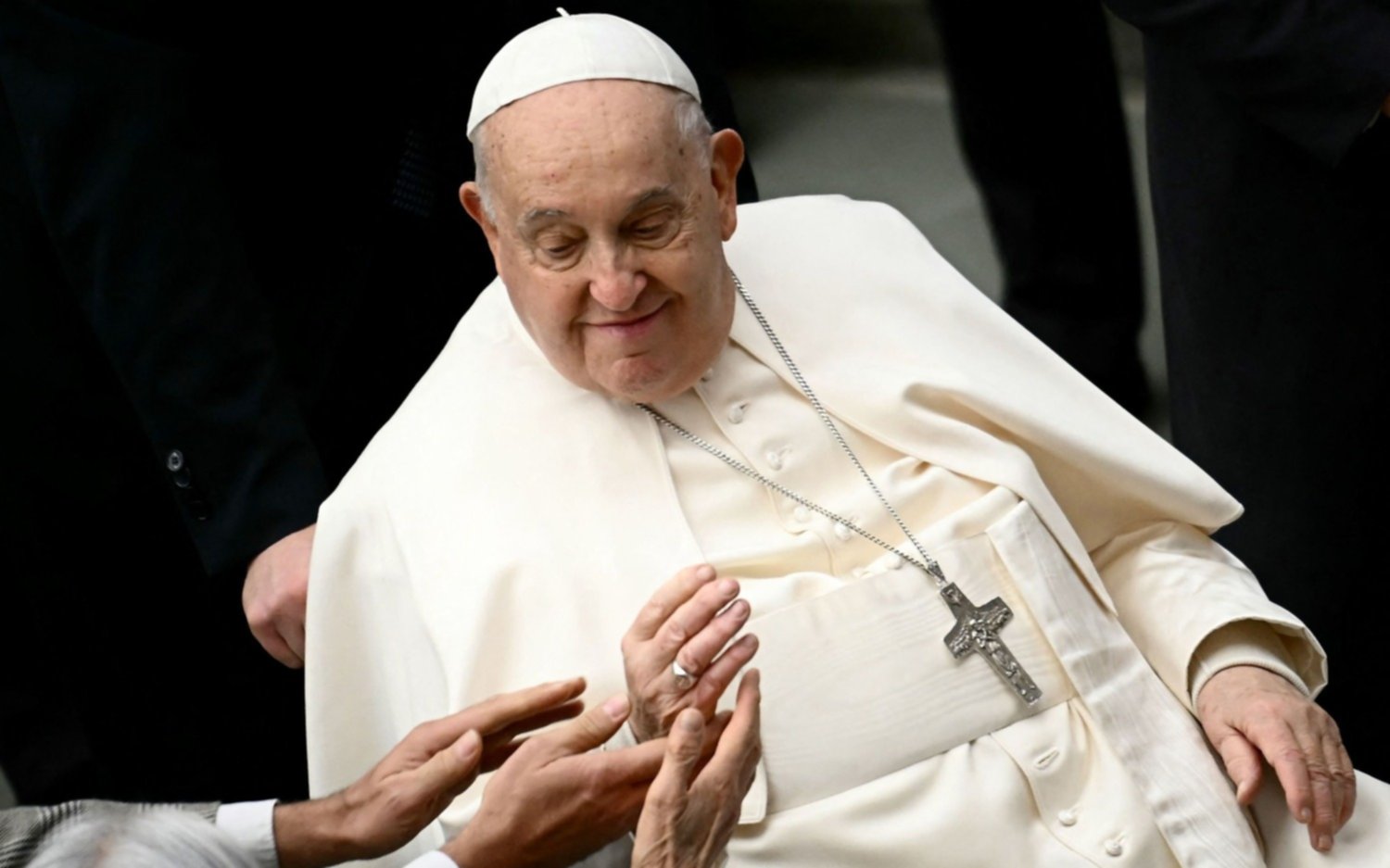 El Papa Francisco tuvo una "leve mejoría" y reanuda sus actividades: qué dice el último parte médico