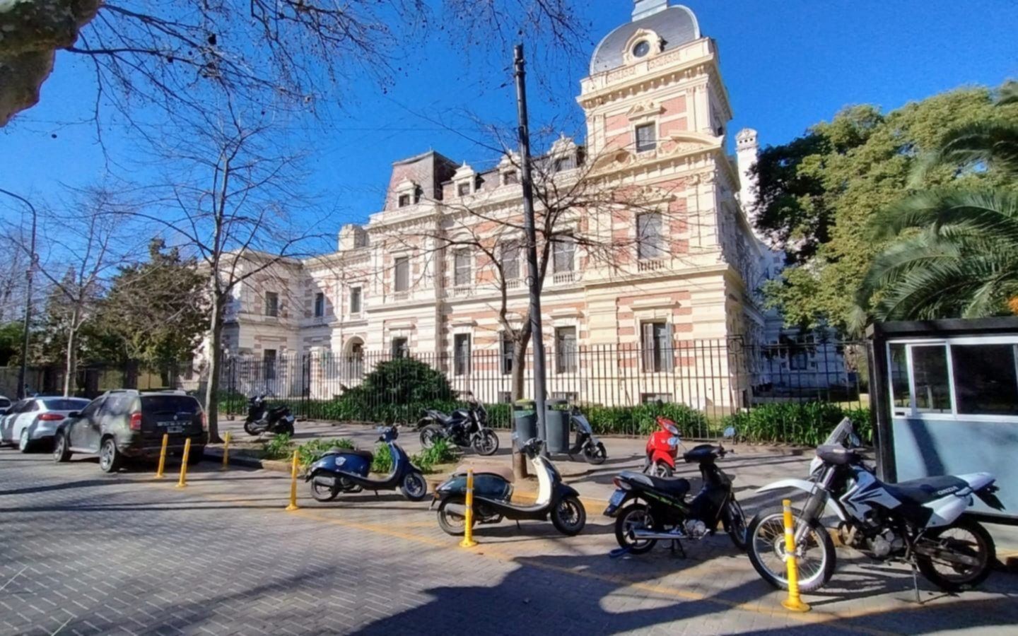 Oficializaron las fechas de pago a los estatales bonaerenses: el cronograma completo