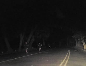 Sigue el reclamo por la oscuridad que reina en el Paseo del Bosque