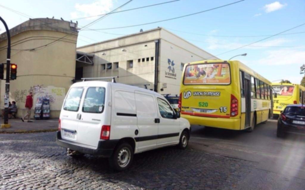 Aunque no llueva en la zona de la Terminal conviven con una laguna