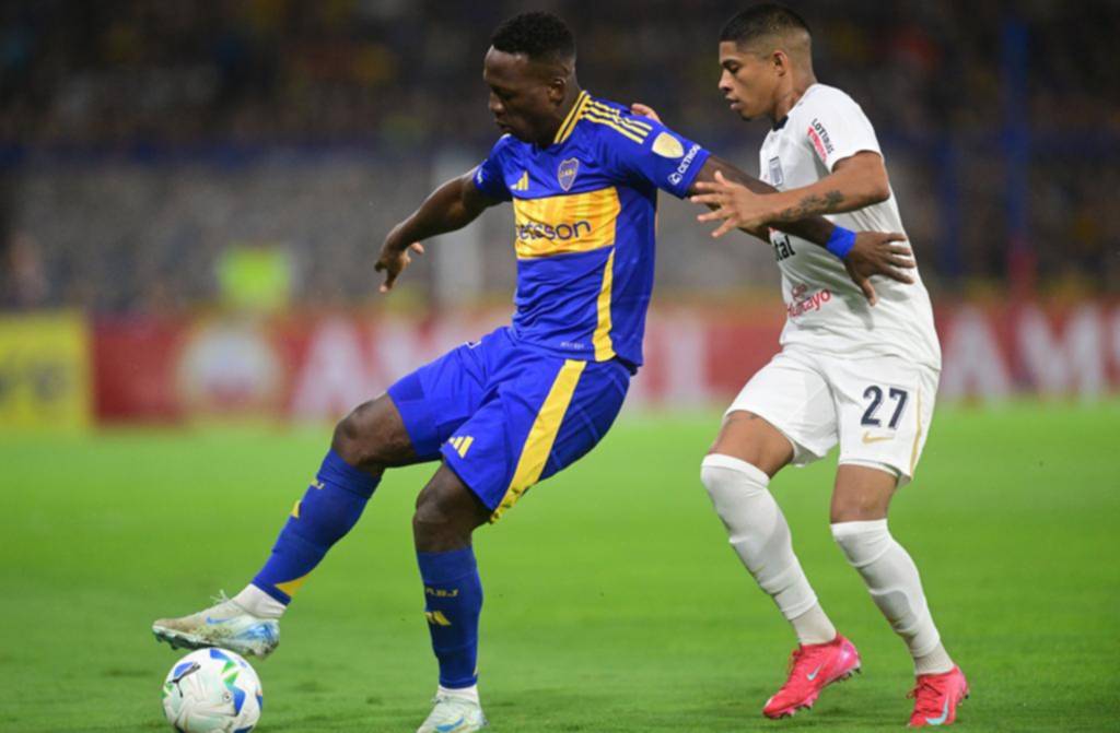 Luis Advíncula podría tener un nuevo destino en el fútbol del exterior