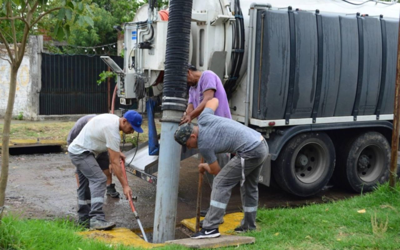 Quilmes intensifica la limpieza de sumideros y arroyos ante pronóstico de lluvias