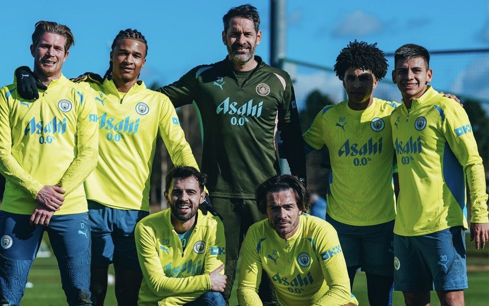 Echeverri fue presentado en el Manchester City y ya compartió su primera práctica con el equipo