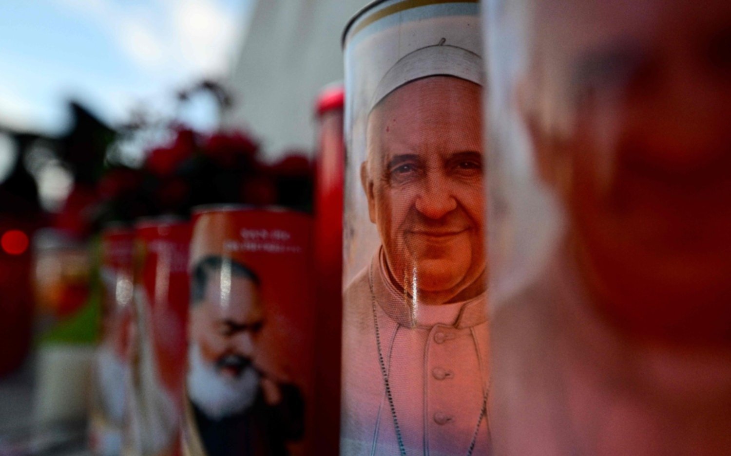 El Papa Francisco sufrió una crisis de broncoespasmo: "Necesitan 24 horas para evaluar el impacto"