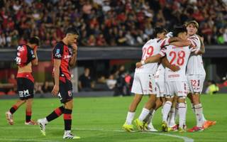 Estudiantes venció a Newell´s por 2 a 0 en el debut del "Cacique"