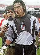 Comizzo, cada vez más lejos del arco de River
