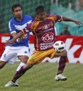 Cruzeiro aguantó y empató