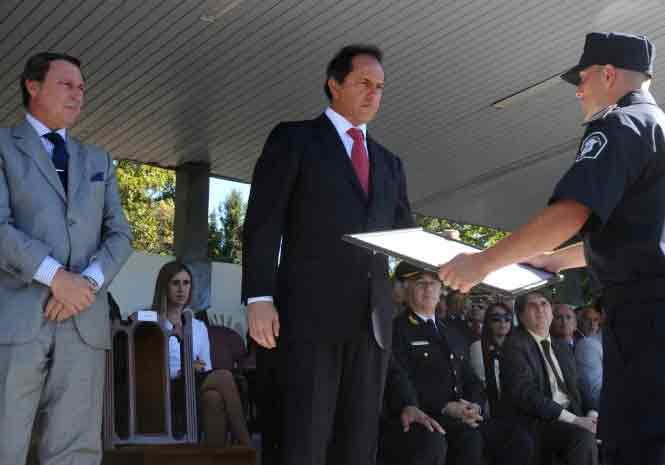 Scioli tomó juramento
a nuevos egresados de
la Escuela Vucetich