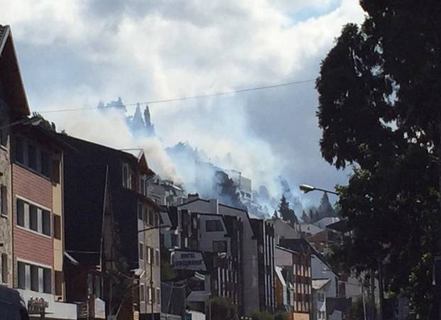Tres detenidos por incendios en Bariloche
