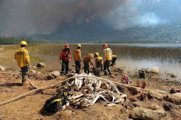 En Bariloche, el fuego obligó a evacuar