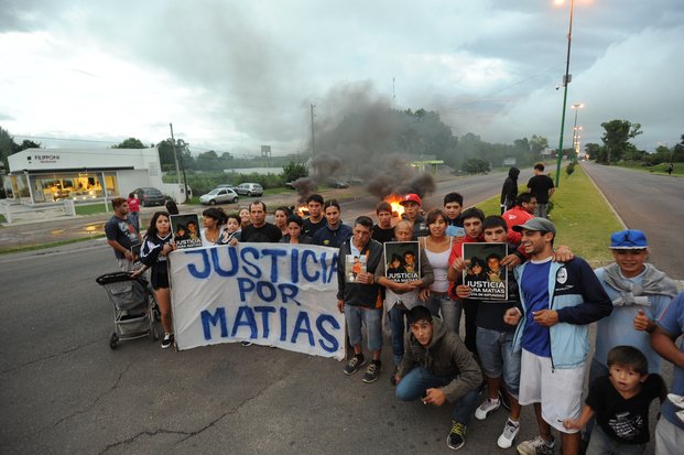 Otra protesta en el Centenario para reclamar por la muerte de un joven