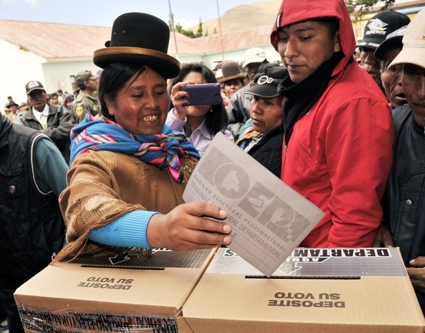 El partido de Evo Morales sufrió un contundente revés en las urnas