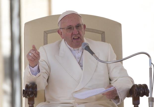 Francisco cuestionó a los que aportan "dinero sucio" a la Iglesia