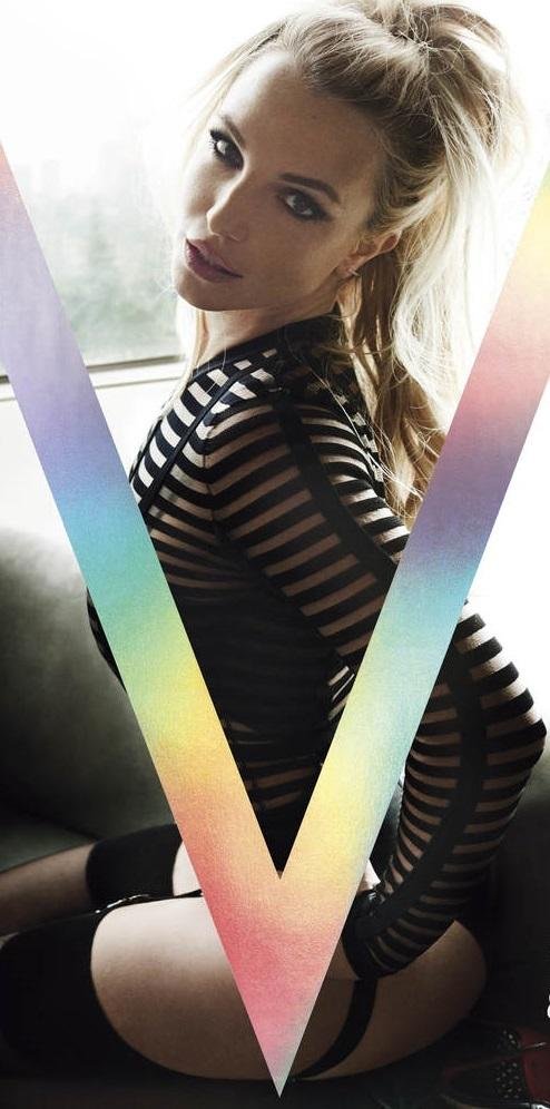 Britney Spears y una explosiva producción para la revista V Magazine