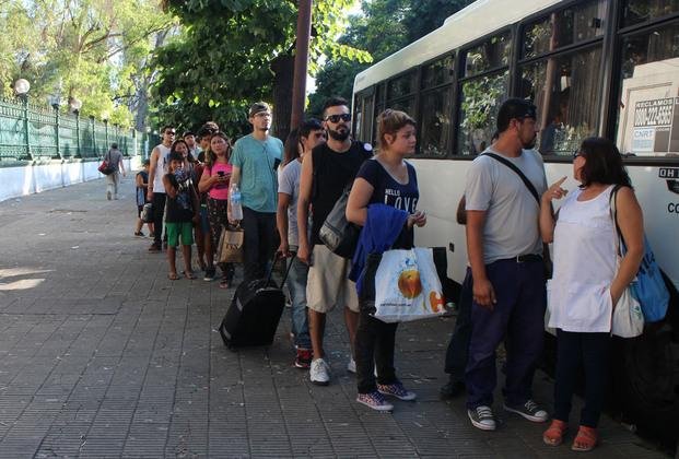 Los micros que reemplazan al tren Roca se quedarían varios meses más