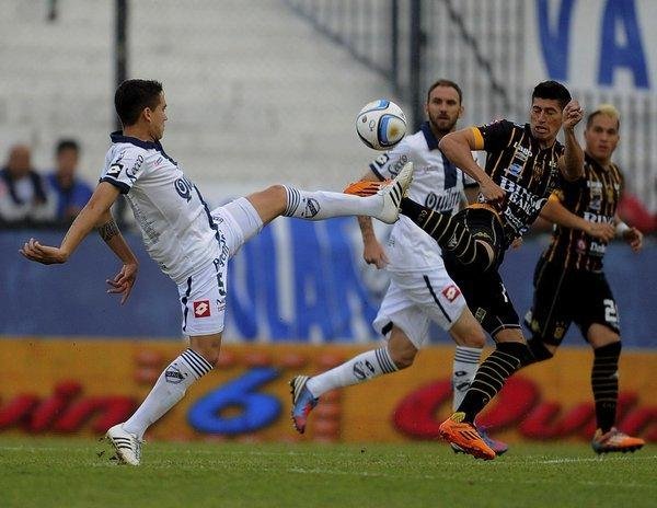 El "Cervecero" y Olimpo empataron en el Centenario