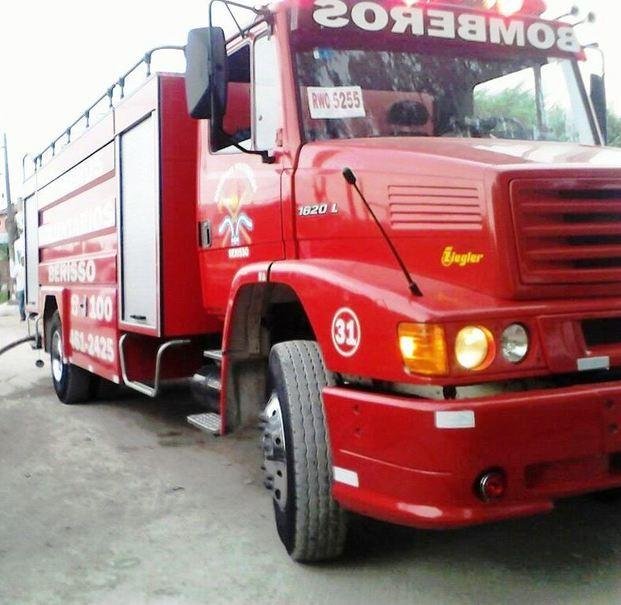Las llamas consumieron parte de una casa en Berisso