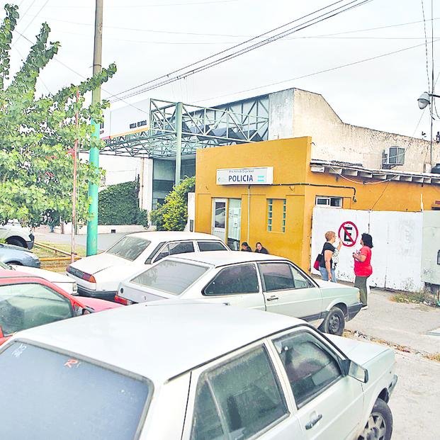 Detienen a un adolescente por robar y golpear a embarazada