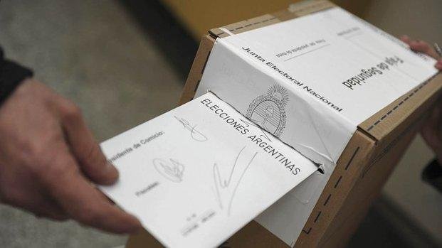 Frigerio, Lorenzetti y Urtubel encabezarán una evaluación de sistema electoral