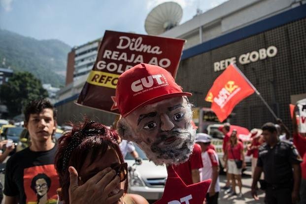 Lula busca movilizar a militantes ante las acusaciones de corrupción