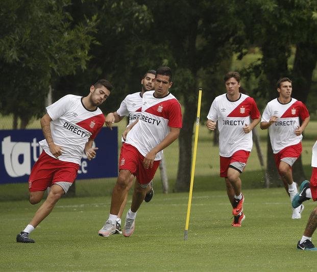 Vuelve a entrenar y en el Pincha aguardan por Viatri